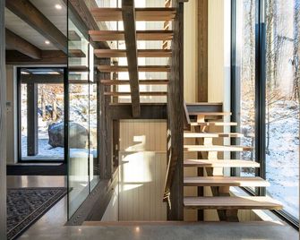 New! Lagom Tyst Chalet 7 Bedroom Hot Tub Near Resort - Mont-Tremblant - Stairs