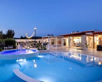 Charming Apartment in Vieste with Shared Pool and Garden - Vieste - Pool