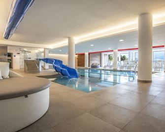 桑托羅瓦肯斯皮維隆札住宅酒店 - 卡拉諾 - 卡瓦萊塞 - 游泳池