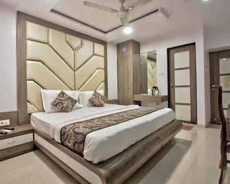 Hotel City View - נבי מומבאי - חדר שינה