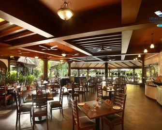 Uday Suites - The Airport Hotel - Thiruvananthapuram - Restaurante