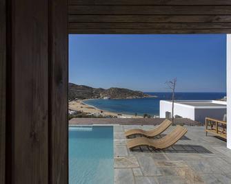 Far Out Hotel & Spa - Mylopotas - Piscina