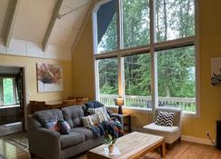 Chalet Gallery - Enjoy Two Units with this Chalet in the Heart of Alyeska - Walk almost anywhere! - Girdwood - Living room