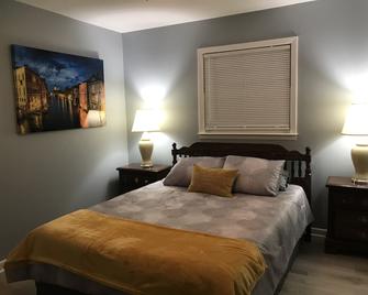 A Cozy House - Jacksonville - Bedroom