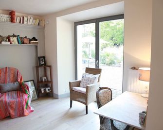 Old house with all modern comforts, forest of Fontainebleau - Chailly-en-Bière - Sala de estar