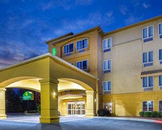 La Quinta Inn & Suites by Wyndham Atlanta-Union City - Union City - Building