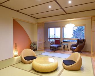 Ryokan Okayama - Myoko - Wohnzimmer