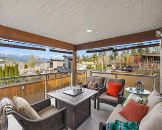 A Peaceful Suite Stay - Brentwood Bay - Balcony