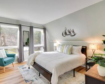 Spacious & Newly Remodeled A-frame w/ 2 Decks - Dillard - Ložnice