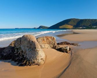 Hueys Lookout Beachfront - Blueys Beach - Playa