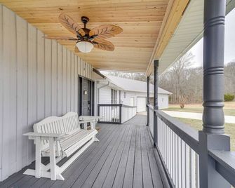 Riverfront Dayton Getaway On 700 Wooded - Dayton - Balkón