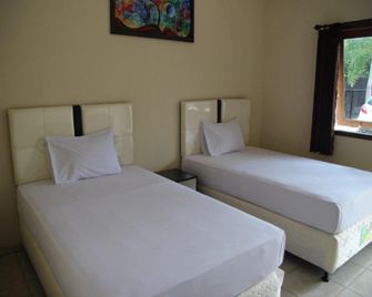 Deka Homestay - Mataram - Habitación