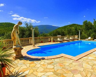 Piero Della Francesca , Tuscany for adults only. - Caprese Michelangelo - Piscina