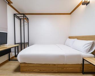 Pyeongchang Jangpyeong Motel - Pyeongchang - Bedroom