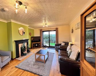 Ty'n Rardd mountain views secure garden parking - Beaumaris