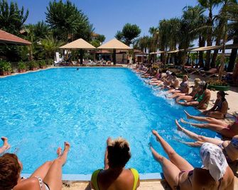 Fun Sun Smart Akman Beach - Camyuva - בריכה