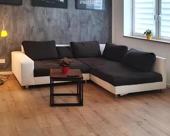 Geräumige moderne 3 Raumwohnung - Dohna - Wohnzimmer