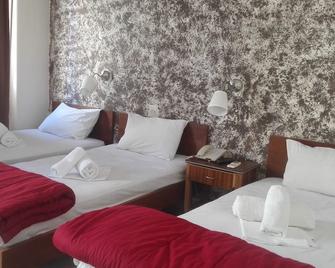 Hotel Ionion - Pire - Yatak Odası