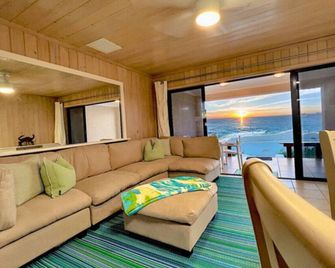 Shore Thing - Schooner's Landing - Man O War Cay - Living room