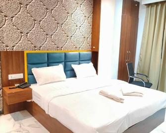 Hotel Tripka Square - Deoghar - Bedroom