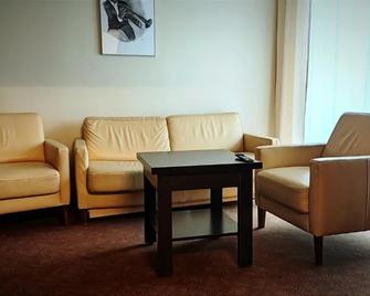 Hotel i Restauracja „Olimpia” - Rybnik - Pokój dzienny