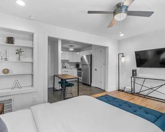 Spacious Midtown Getaway Stylish & Walkable - Atlanta