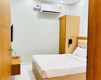Hotel Tanya Palace - Gwalior - Bedroom