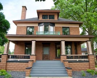 Copperfield- Unit 2 - 1 Bedroom Luxury Suite - King - Centralia - Edificio