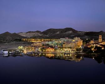 Lakeview Haven: Unwind with Panoramic Serenity - Henderson - Outdoor view
