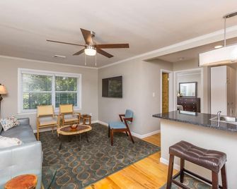 Modern 1br Near Wfu Hospital - Winston-Salem - Living room