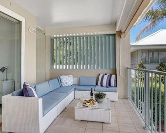 The Masthead Iluka Apartment Luxury and Style - Palm Beach - Living room