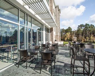 Holiday Inn Express & Suites Charlotte Southwest By IHG - Charlotte - Patio