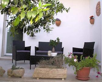 B&B Cafe' Fausu - Veglie - Patio