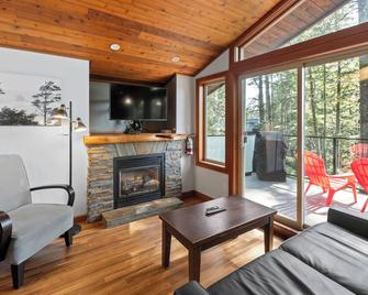 The Cabins at Terrace Beach - Ucluelet - Obývací pokoj