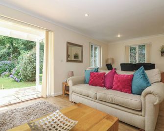 Woodmans Cottage - Falmouth - Living room
