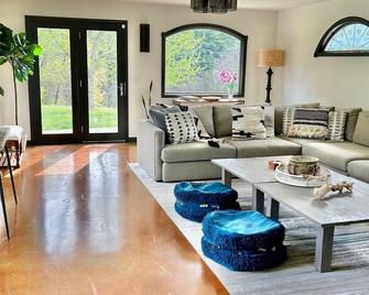 5 Bedroom A-Frame Cottage with Creek, Barn, Game Room, Fire Pit, Hot Tub\n - Hillsville - Living room