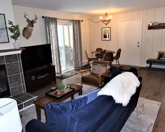 Blue River Condos 3 Bed 2 Bath - Frisco - Living room