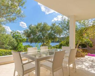 Cala Sassari - Pieds dans l'eau - Golfo Aranci - Innenhof