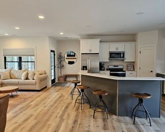 Luxurious Silver Lake/Dunes Brand New Home - Mears - Kitchen