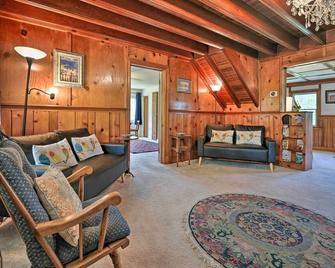 Waterfront House with Dock, Kayaks, and Sailboat! - California - Living room