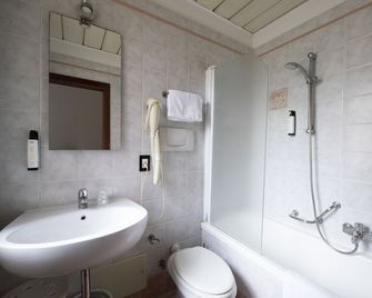 Hotel Vienna - Venecia - Baño