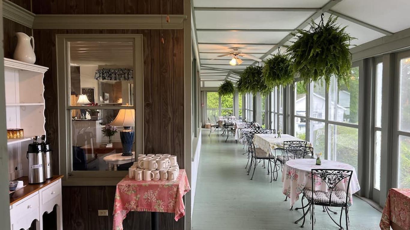 High Tide Inn on the Ocean, Motel and Cottages