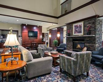 Pool. Free Breakfast. Your Next Vacation! - Rockford - Lounge
