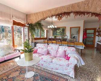 Mountain Escape w/ stunning views 40 km to Barna! - Castellar del Vallès - Soggiorno
