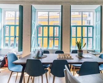 Invictus Hostel - Porto - Dining room