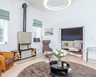 3 bedroom accommodation in Lyne of Skene, near Westhill - Westhill - Living room