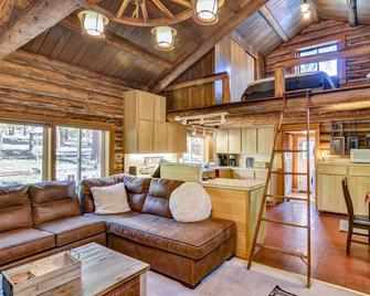 Sweet Log Cabin on the banks of Chalk Creek - Nathrop - Sala de estar