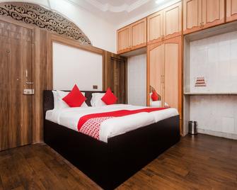 OYO 13601 Madam Re Hospitality Bhandup - Mumbai - Bedroom