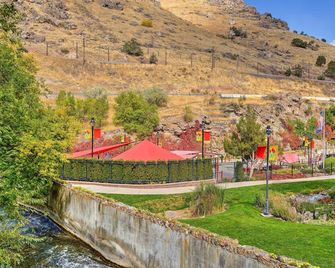 Lava Hot Springs Studio w/ Deck: Walk to Hot Pools - Lava Hot Springs