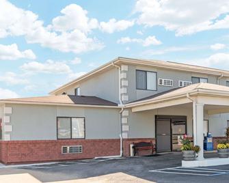 Super 8 by Wyndham Poplar Bluff Missouri - Poplar Bluff - Building